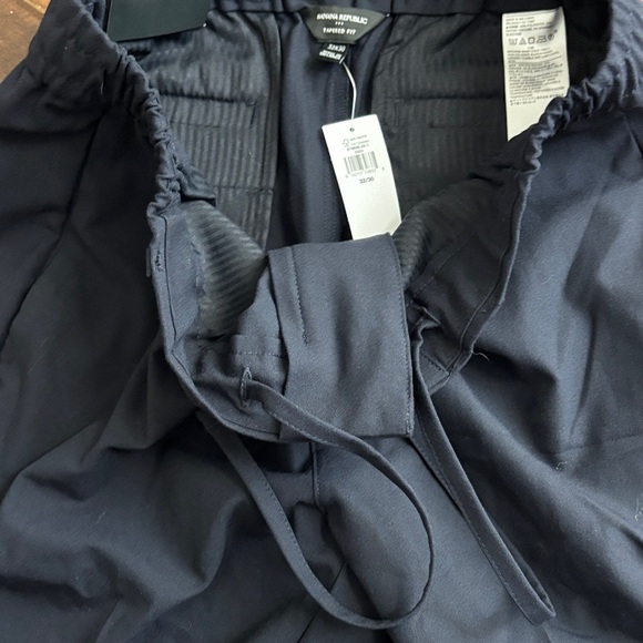 Banana Republic Men's Navy Joggers - Picture 9 of 11